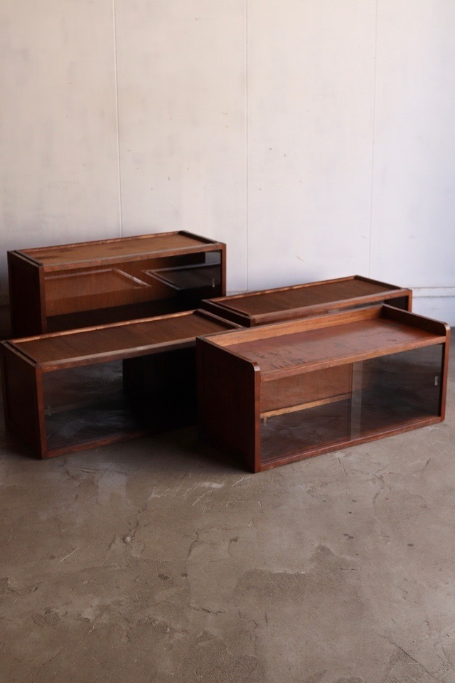 スタッキングガラス引戸棚