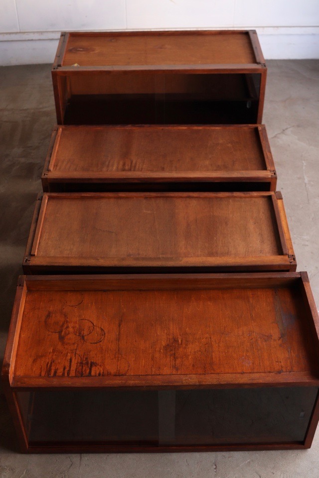 スタッキングガラス引戸棚