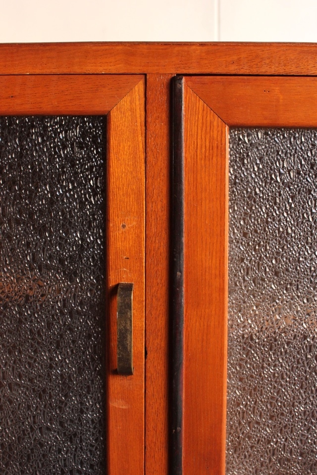 ダイヤガラスの戸棚