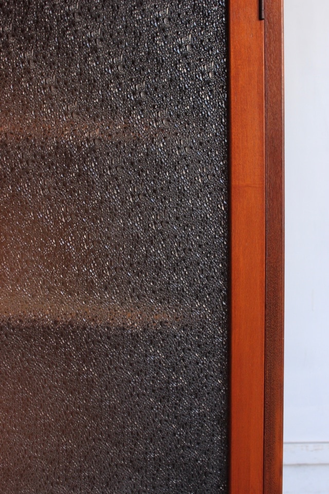 ダイヤガラスの戸棚