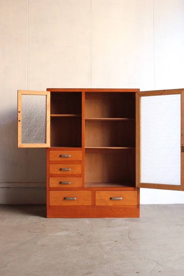 ダイヤガラスの戸棚