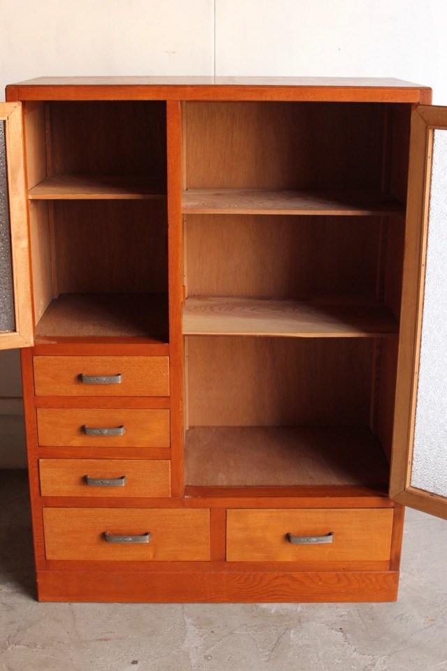 ダイヤガラスの戸棚