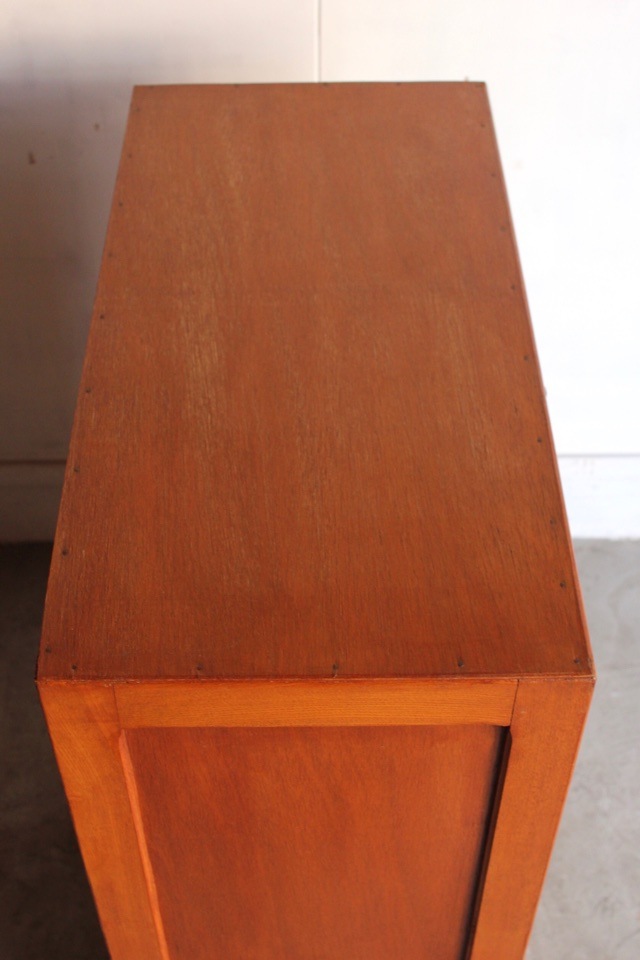 ダイヤガラスの戸棚