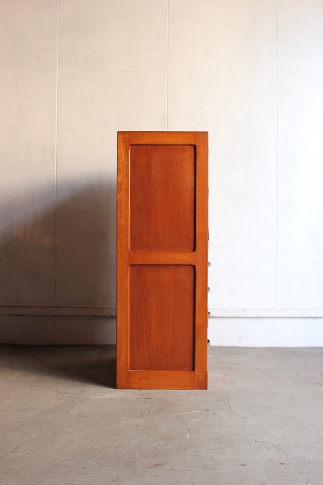 ダイヤガラスの戸棚