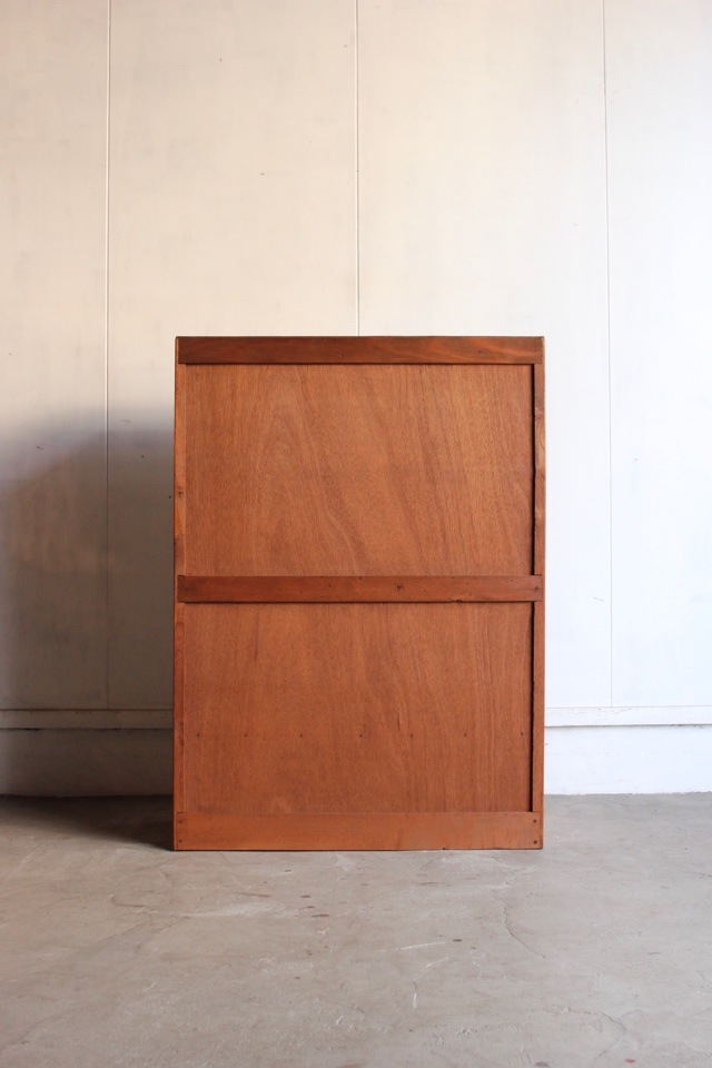 ダイヤガラスの戸棚