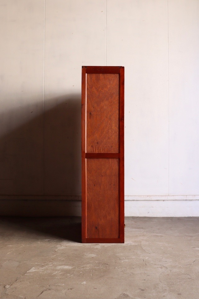 モールガラスの戸棚