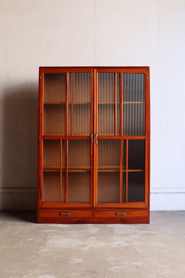 モールガラスの戸棚