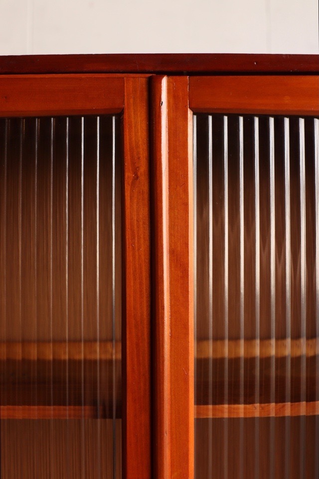 モールガラスの戸棚