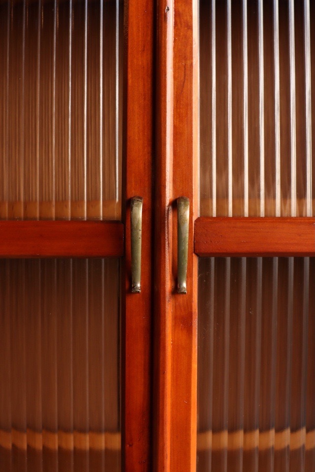 モールガラスの戸棚