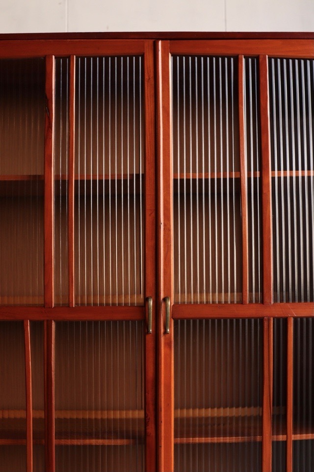 モールガラスの戸棚