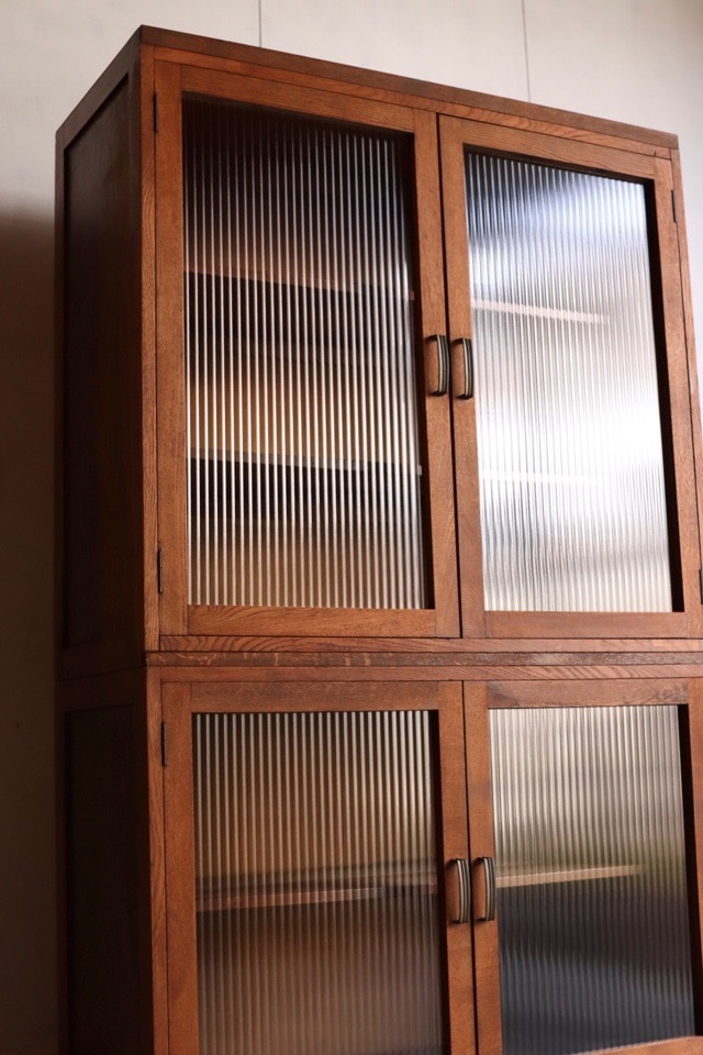 モールガラスの戸棚