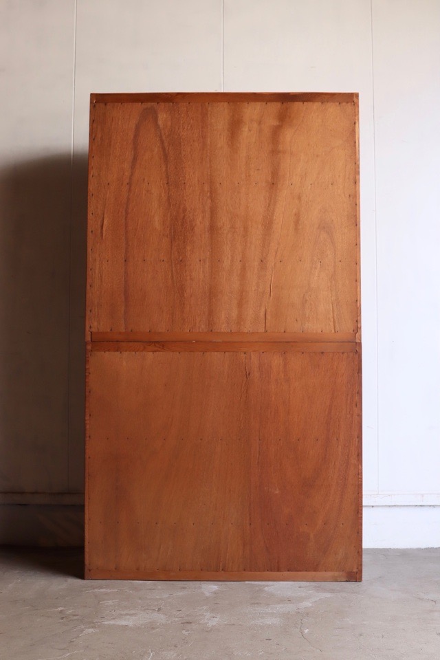 モールガラスの戸棚