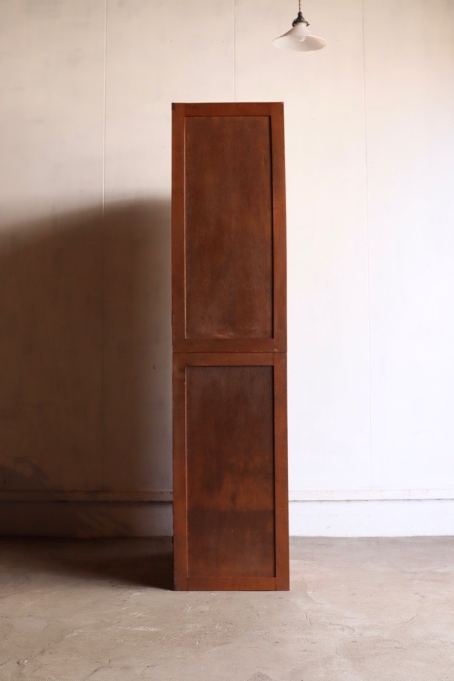 モールガラスの戸棚