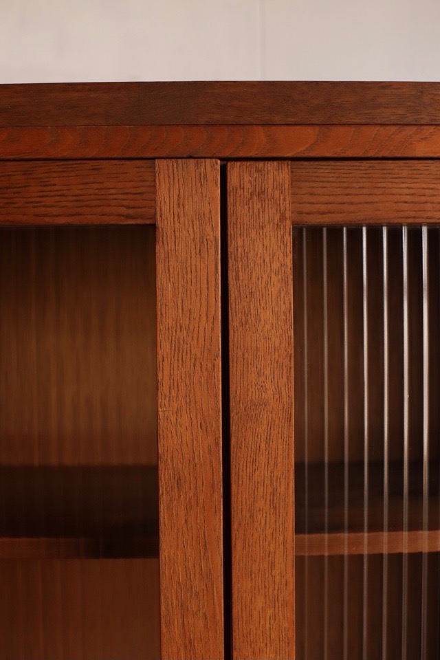 モールガラスの戸棚