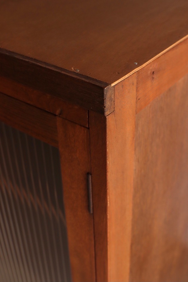 モールガラスの戸棚