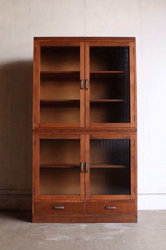 モールガラスの戸棚