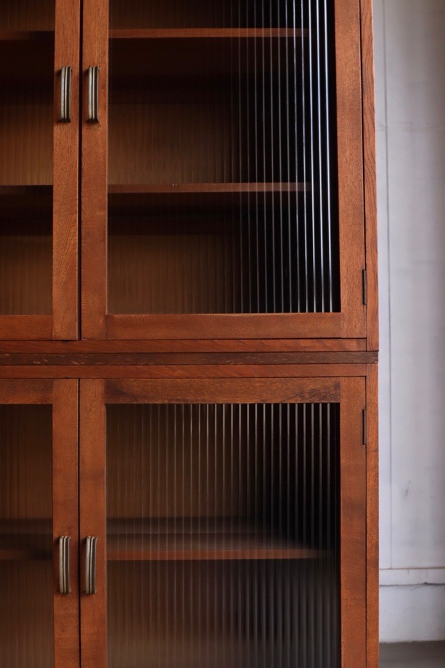 モールガラスの戸棚