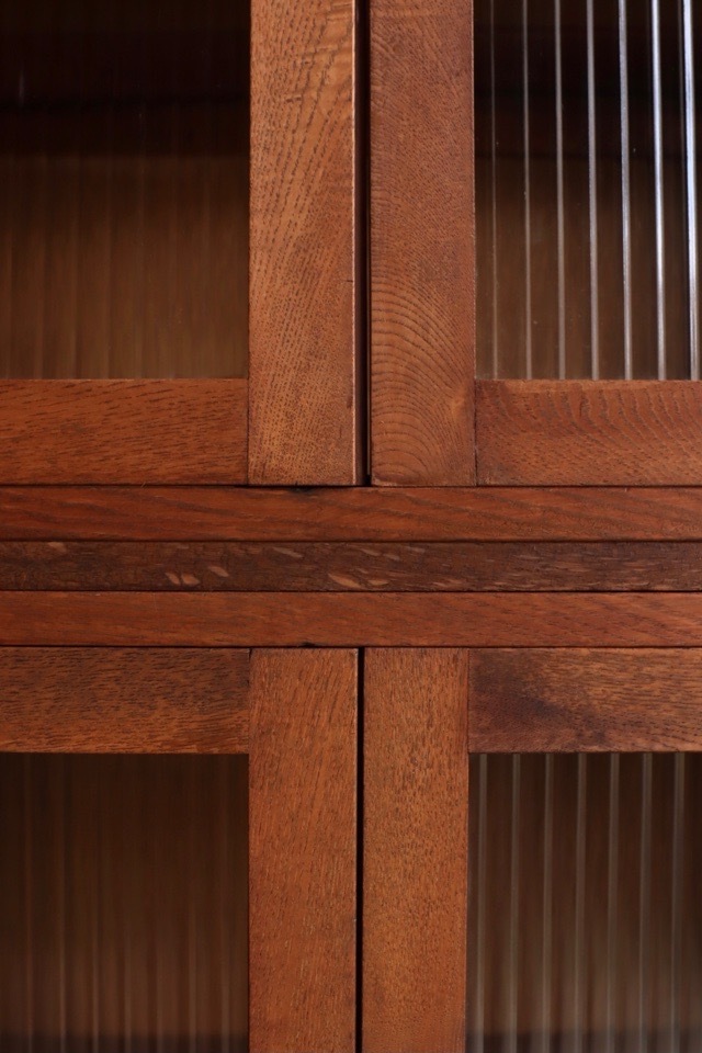 モールガラスの戸棚