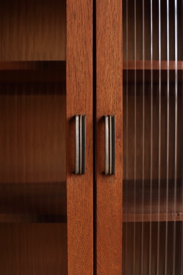 モールガラスの戸棚