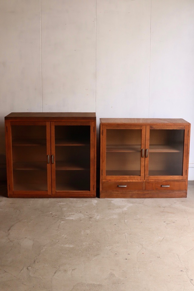 モールガラスの戸棚