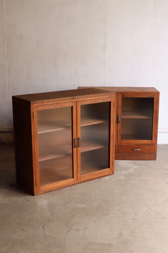 モールガラスの戸棚