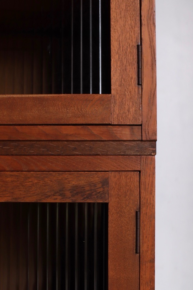 モールガラスの戸棚