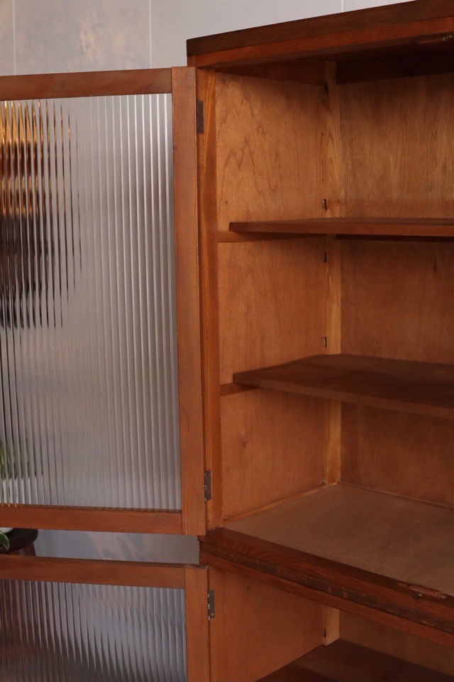 モールガラスの戸棚