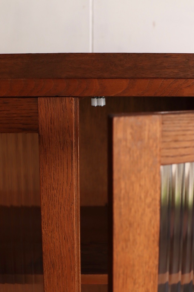 モールガラスの戸棚