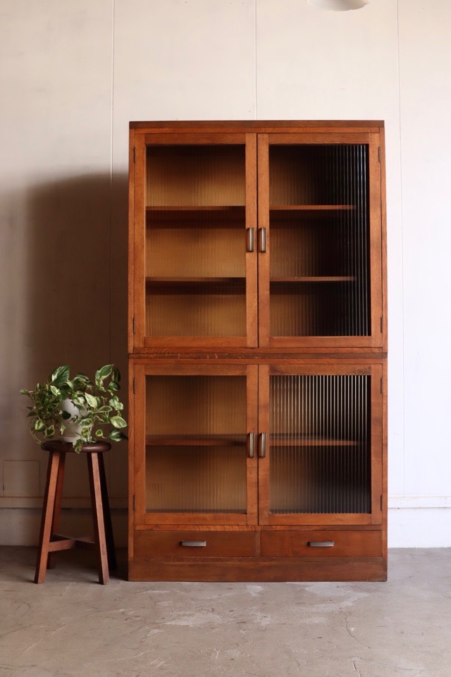 モールガラスの戸棚