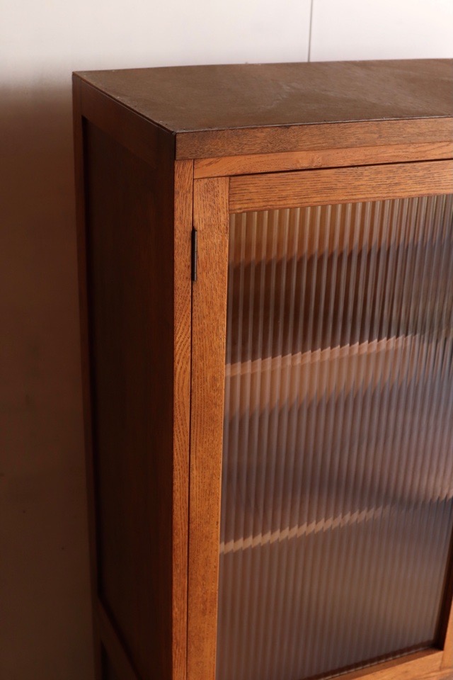 モールガラスの戸棚