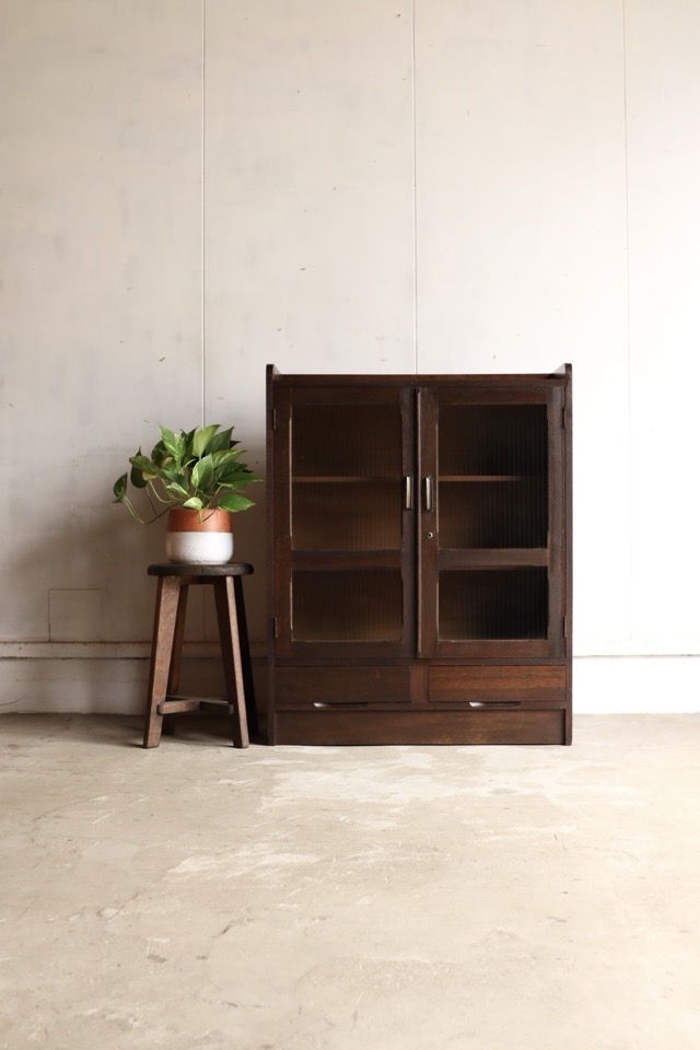 モールガラスの戸棚