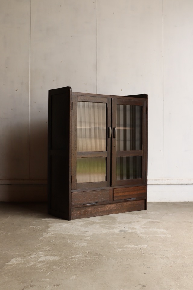 モールガラスの戸棚