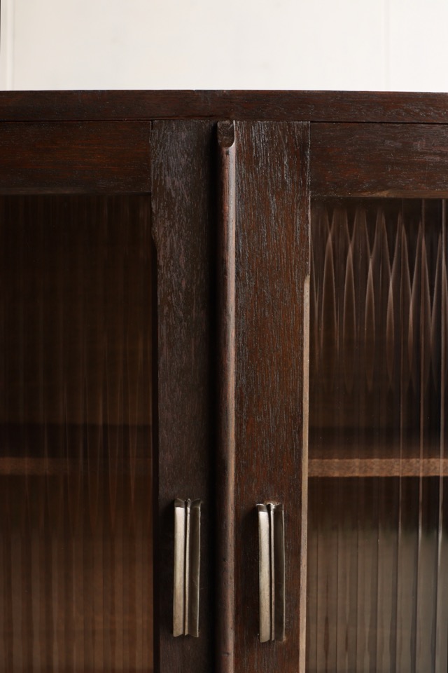 モールガラスの戸棚