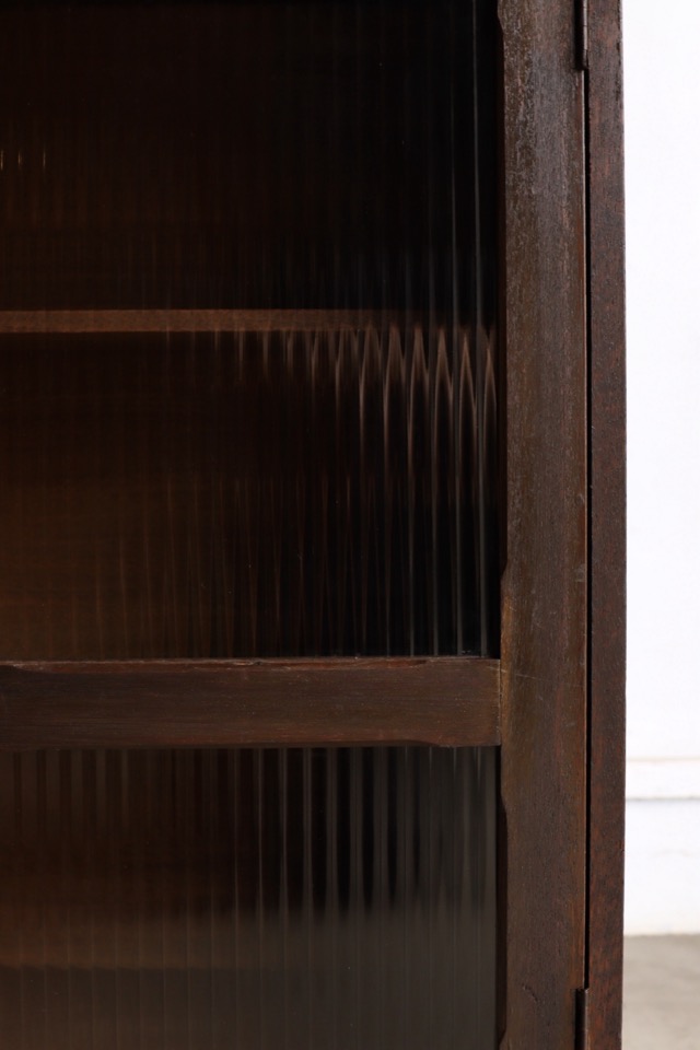 モールガラスの戸棚