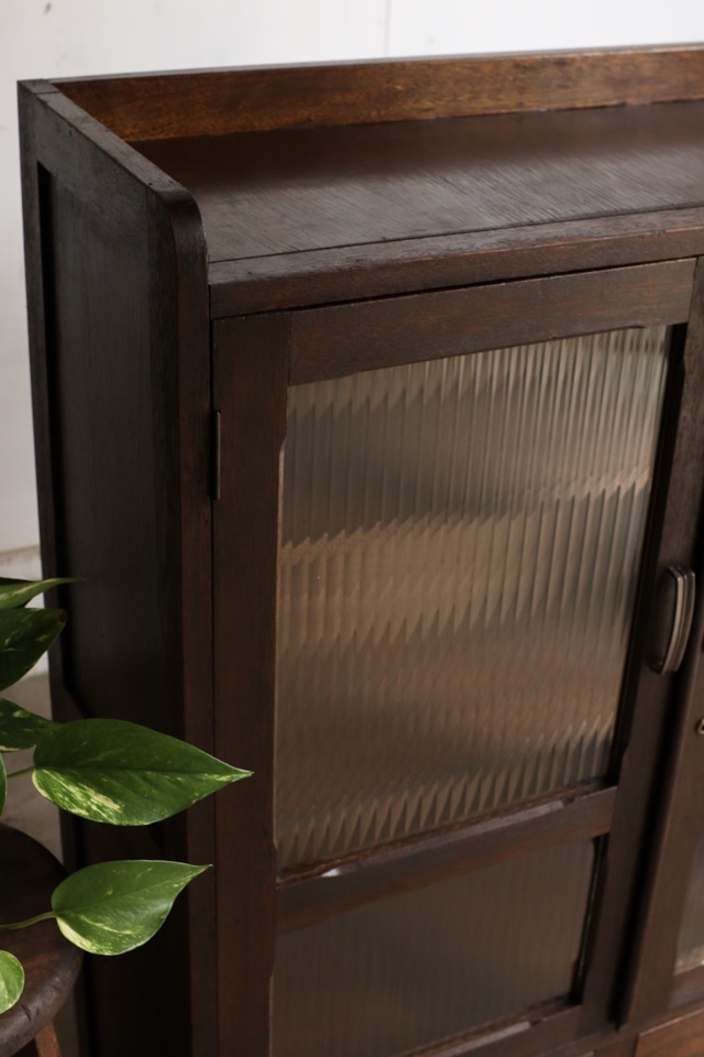 モールガラスの戸棚