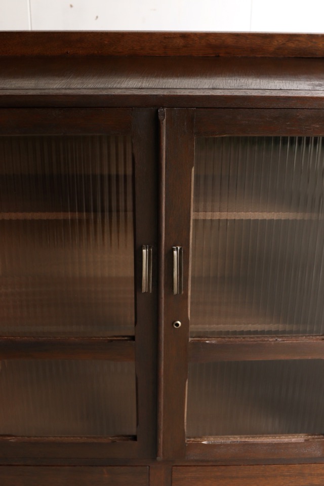 モールガラスの戸棚