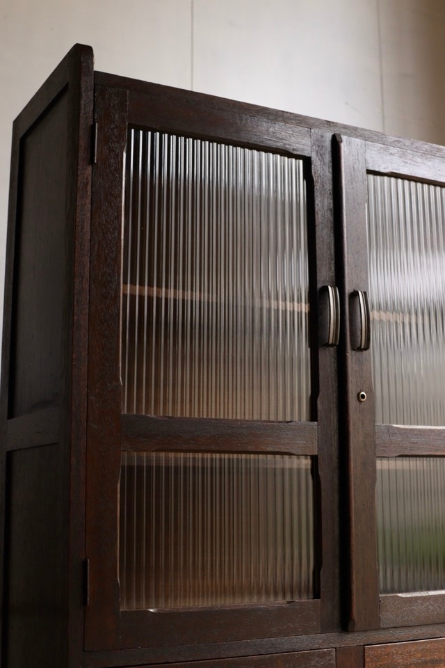 モールガラスの戸棚