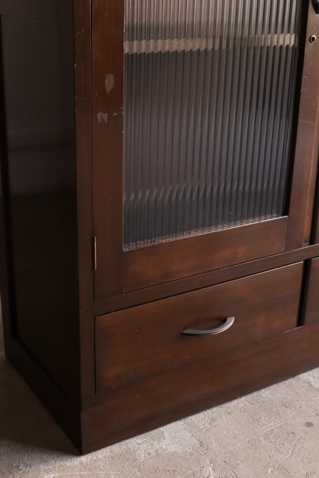 モールガラスの戸棚