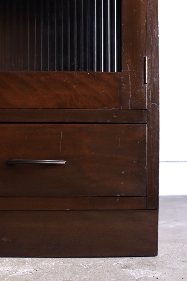 モールガラスの戸棚