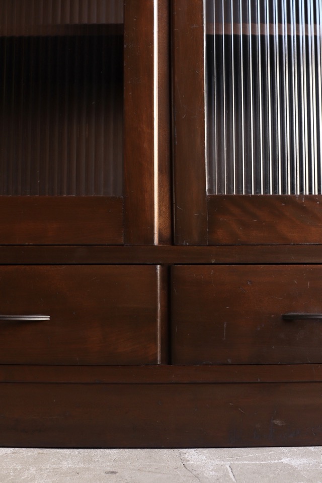 モールガラスの戸棚