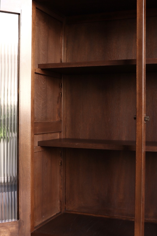 モールガラスの戸棚