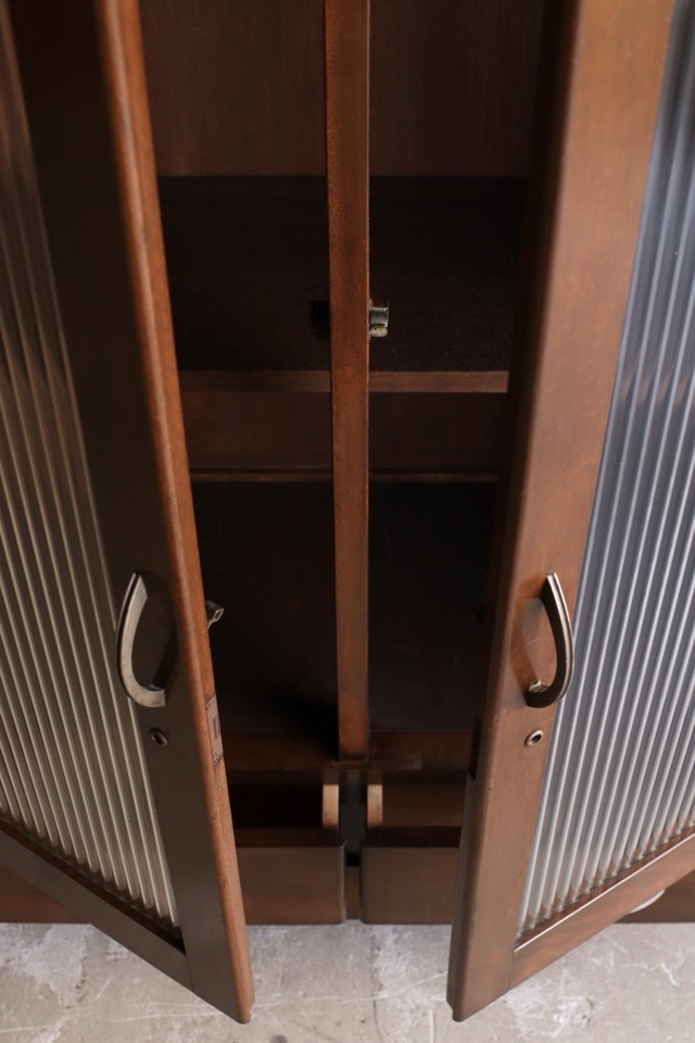 モールガラスの戸棚