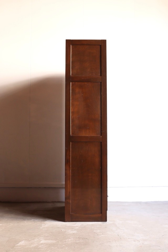 モールガラスの戸棚