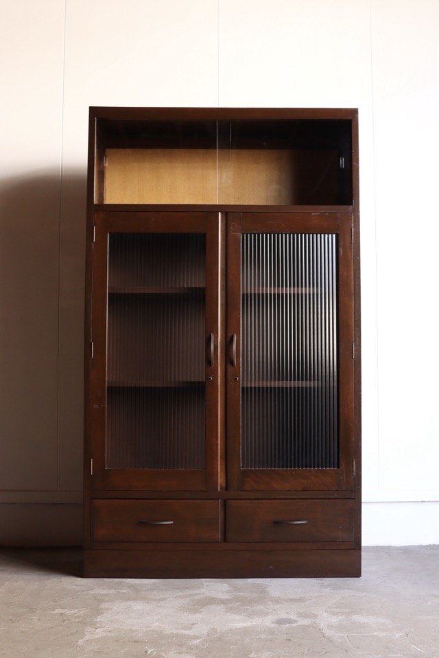 モールガラスの戸棚