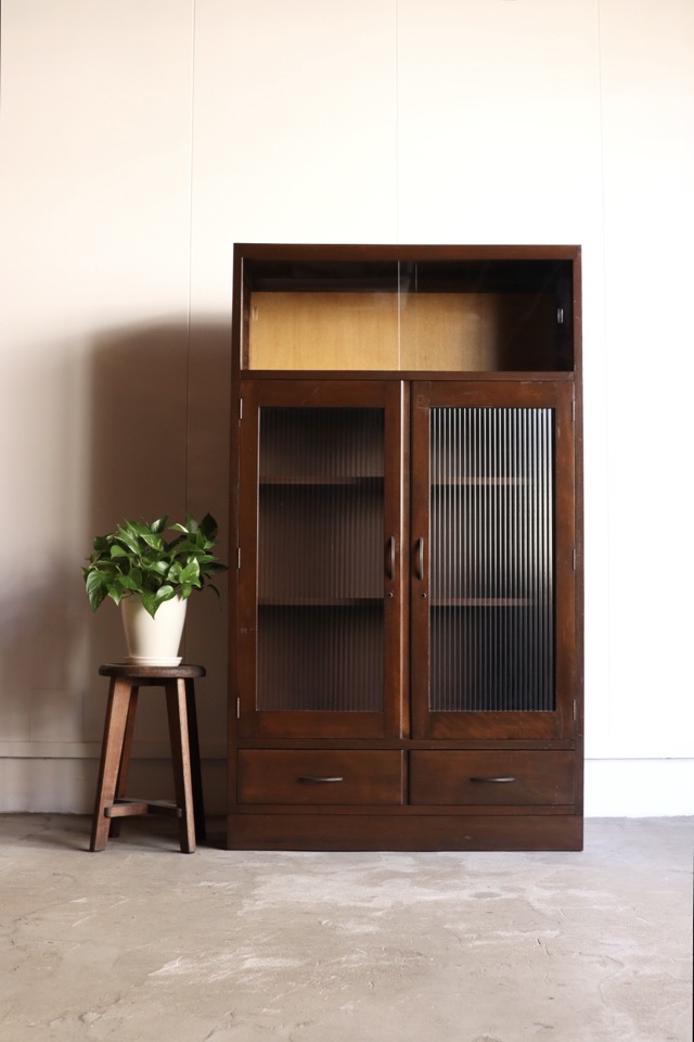 モールガラスの戸棚