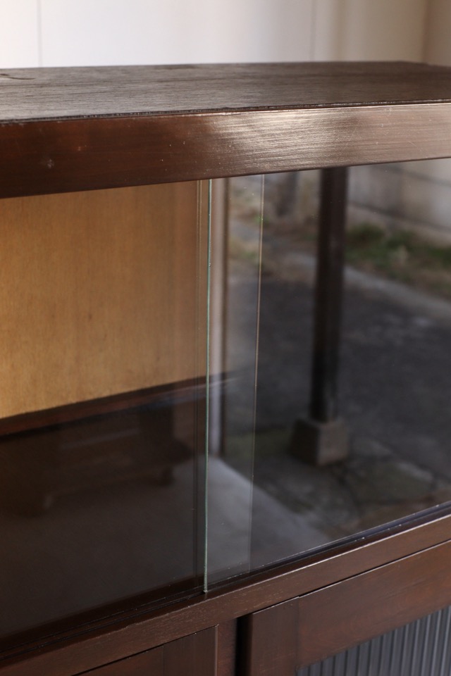 モールガラスの戸棚