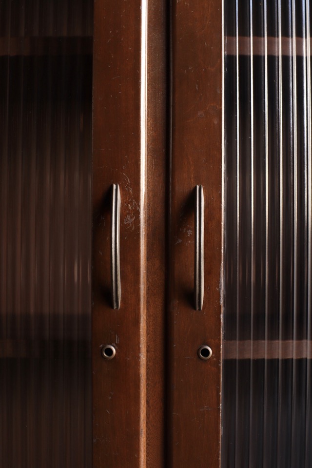 モールガラスの戸棚