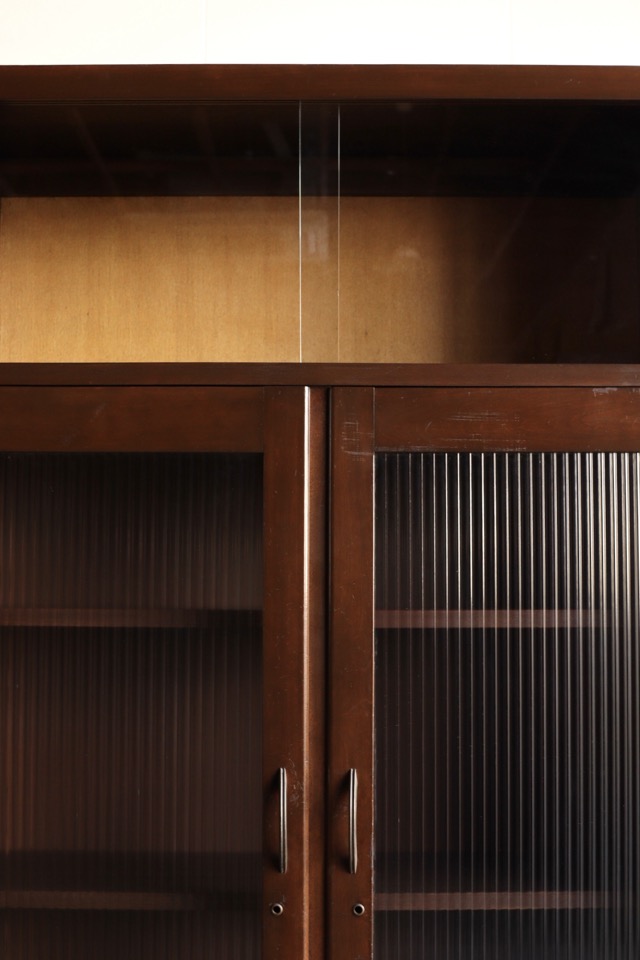 モールガラスの戸棚