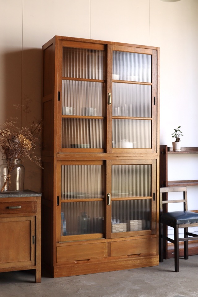 【ぴよ】 引き戸棚 キャビネット モールガラス　レトロ ぴよ】 引き戸棚 キャビネット モールガラス レトロ 引き戸棚