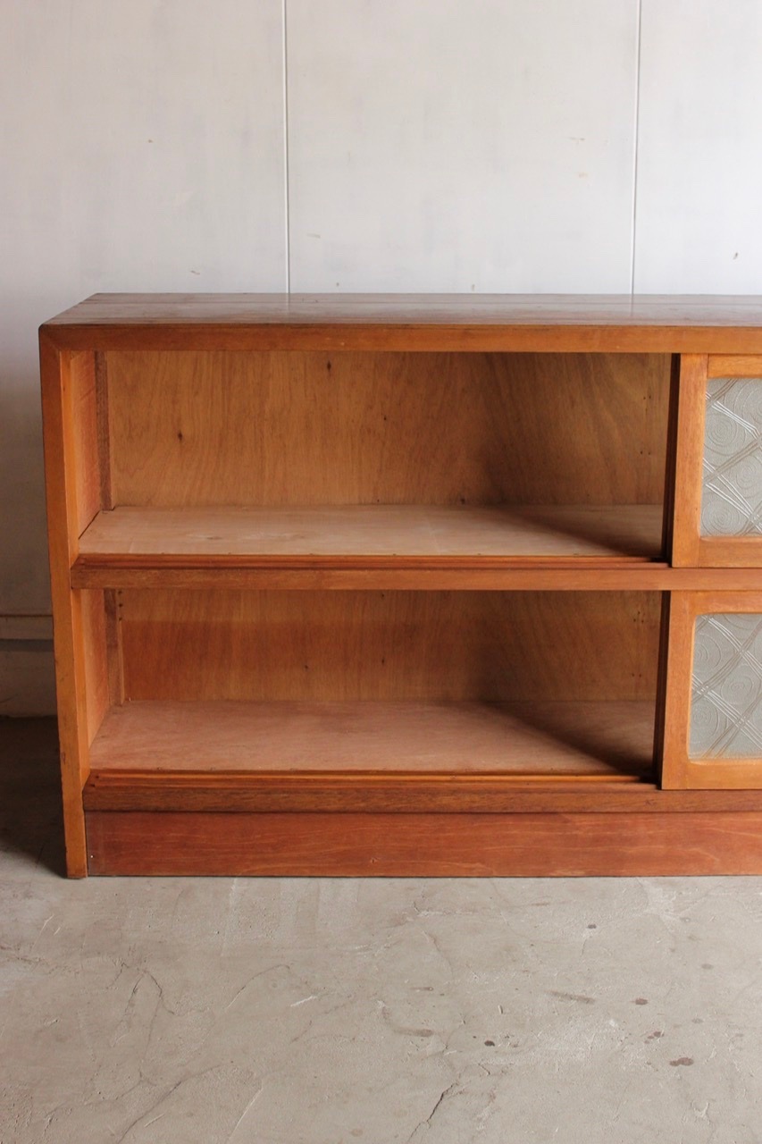 横長ガラス引戸棚 | 全ての商品 - 古家具古道具 そうすけ